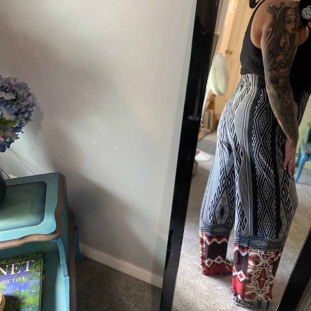 Beautiful Patterned Flow Pants - Picture 3 of 7